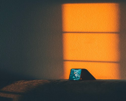 Smartphone displaying the fictional Southern Light Explorer game for BEGINNERS